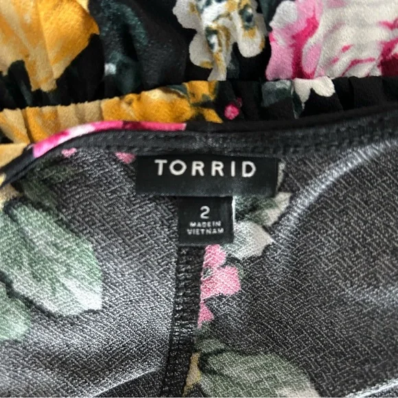 Torrid Black Floral Stretch Faux Wrap Ruffle Hem Dress Size 2 - **Belt Missing** - Picture 7 of 8